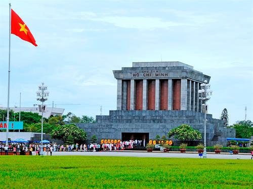 Tour Hạ Long - Ninh Bình - Sapa - Hà Nội: Vịnh Hạ Long - Tràng An - Fansipan - Lăng Bác